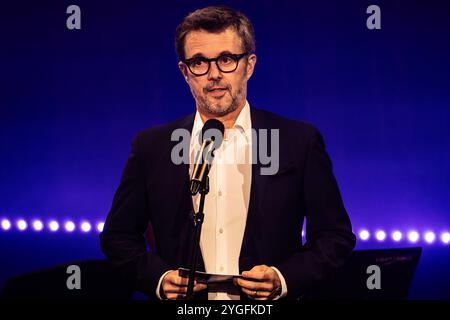 Copenhague, Danemark. 05 novembre 2024. Le roi Frederik X de Danemark vu sur scène lors du spectacle de remise des prix, le Kronprinsparrets priser 2024, à VEGA à Copenhague. Banque D'Images