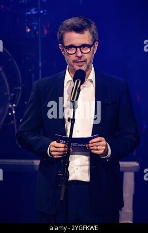 Copenhague, Danemark. 05 novembre 2024. Le roi Frederik X de Danemark vu sur scène lors du spectacle de remise des prix, le Kronprinsparrets priser 2024, à VEGA à Copenhague. Banque D'Images