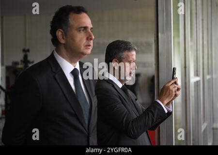 DF - BRASILIA - 11/07/2024 - BRASILIA, P20 CÉRÉMONIE D'OUVERTURE - le Président du Sénat fédéral, Rodrigo Pacheco, accompagné du Président de la Chambre des députés, Arthur Lira, lors de la cérémonie officielle du 10ème Sommet des Présidents parlementaires du P20, organisé par la Chambre des députés du Brésil sous le thème &#x201c;Un monde équitable et une planète durable&#x201d;, le 7 novembre à Brasilia. Photo : Mateus Bonomi/AGIF (photo Mateus Bonomi/AGIF/SIPA USA) Banque D'Images