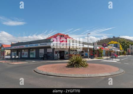 New Norfolk, Tasmanie, Australie - décembre 26 2022 : centre-ville de New Norfolk avec magasins de détail sur la route principale Banque D'Images