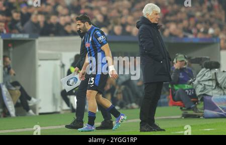 Stuttgart, Allemagne. 06 novembre 2024. firo : 06.11.2024 Football, Football, UEFA CHAMPIONS LEAGUE, saison 2024/2025, UCL, Cl, VfB Stuttgart - Atalanta Bergamo Sead Kolasinac de Bergame substitution blessée crédit : dpa/Alamy Live News Banque D'Images