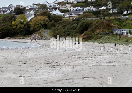les gens marchent sur la plage de downings en automne, comté de donegal, république d'irlande Banque D'Images