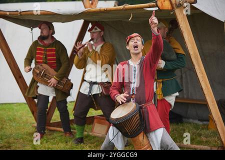 Hojbjerg, Danemark, 27 juillet 2024 : hommes au Festival Viking. Banque D'Images