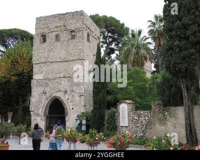 Tour d'entrée, Villa Rufolo, Ravello, Côte amalfitaine, péninsule de Sorrente, Penisola sorrentina, Italie, Europe, site du patrimoine mondial de l'UNESCO Banque D'Images