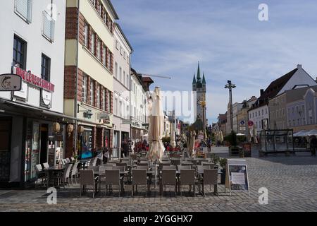 Straubing, Allemagne - 12 octobre 2024 - la Theresienplatz dans le centre-ville Banque D'Images