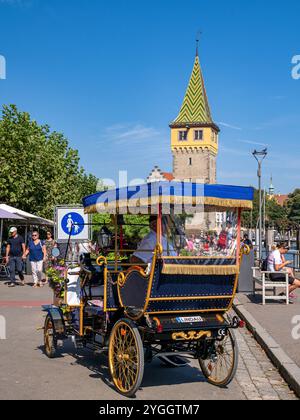 Autorickshaw au port de Lindau sur le lac de Constance, Souabe, Bavière, Allemagne, Europe Banque D'Images