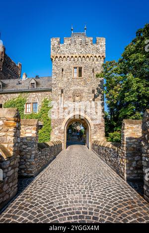 Château de Klopp près de Bingen am Rhein, château perché sur une colline avec une architecture néo-gothique historique bien conservée, classé au patrimoine mondial de l'UNESCO dans la vallée du Haut-Rhin moyen Banque D'Images