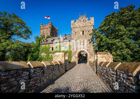 Château de Klopp près de Bingen am Rhein, château perché sur une colline avec une architecture néo-gothique historique bien conservée, classé au patrimoine mondial de l'UNESCO dans la vallée du Haut-Rhin moyen Banque D'Images