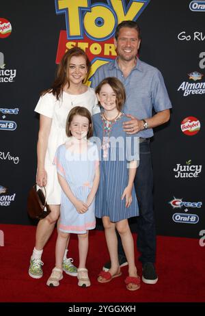 Alyson Hannigan, Alexis Denisof, Satyana Marie Denisof et Keeva Jane Denisof lors de la première mondiale de « Toy Story 4 » au El Capitan Theater à Hollywood, États-Unis, le 11 juin 2019. Banque D'Images