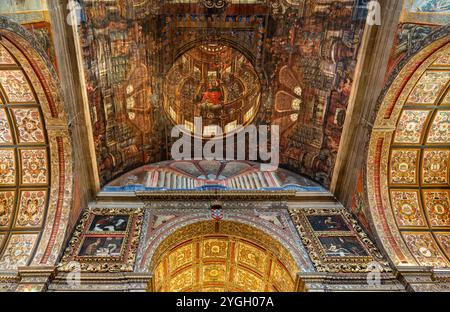 Funchal, l'Igreja de São João Evangelista do Colégio sur la Praça do Município, est l'église jésuite de l'école jésuite locale. Son saint patron est préparé Banque D'Images