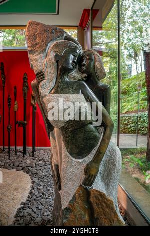 Funchal, Art contemporain africain dans le jardin tropical du Monte Palace Banque D'Images