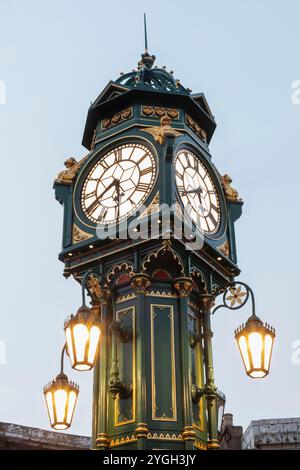 Angleterre, Kent, île de Sheppey, Sheerness, la tour de l'horloge victorienne ornée Banque D'Images