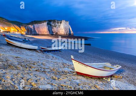 Lever de soleil à Etretat, Octeville sur mer, le Havre, Seine maritime, Normandie, France, Europe occidentale. Banque D'Images