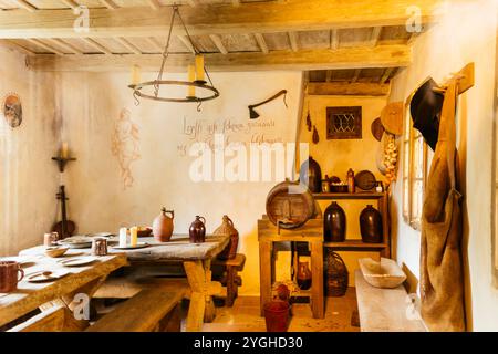 Recréation de l'atmosphère familiale des habitants des petites maisons. La ruelle d'Or, lieux emblématiques du château de Prague. Complexe du château de Prague. PR Banque D'Images