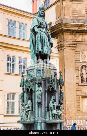 Statue de Charles IV, empereur romain germanique, près du pont Charles. Prague, République tchèque, Europe Banque D'Images