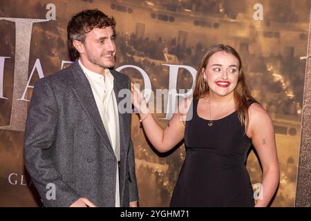 Dublin, Irlande – 7 novembre 2024. Paul Mescal pose avec sa sœur Nell Mescal à la première irlandaise de Gladiator II. photo : Liam Murphy / Alamy Banque D'Images