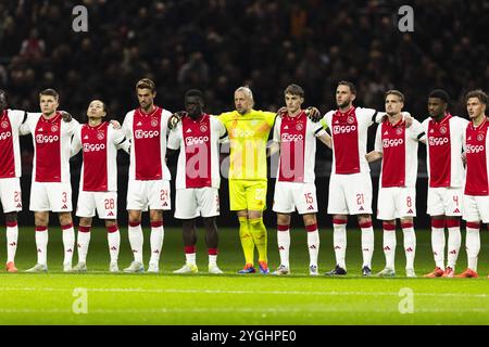 AMSTERDAM - minute de silence à la mémoire des victimes des inondations meurtrières à Valence lors du match de l'UEFA Europa League opposant l'AFC Ajax Amsterdam et le Maccabi tel-Aviv au Johan Cruijff Arena le 7 novembre 2024 à Amsterdam, pays-Bas. ANP ROBIN VAN LONKHUIJSEN Banque D'Images