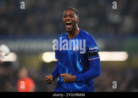 Tosin Adarabioyo de Chelsea célèbre après avoir marqué le but d'ouverture du match lors du match de l'UEFA Europa Conference League à Stamford Bridge, Londres. Date de la photo : jeudi 7 novembre 2024. Banque D'Images