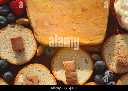 Assiette de foie d'oie ou de foie gras et pain Banque D'Images