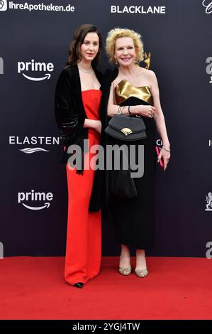 Sunnyi Melles mit Tochter Leonille Wittgenstein BEI der 76. Bambi-Verleihung 2024 in den Bavaria Filmstudios. München, 07.11.2024 *** Sunnyi Melles avec sa fille Leonille Wittgenstein aux Bambi Awards 76 2024 aux Bavaria Filmstudios Munich, 07 11 2024 Foto:xs.xSpöttelx/xFuturexImagex bambi2024 9996 Banque D'Images
