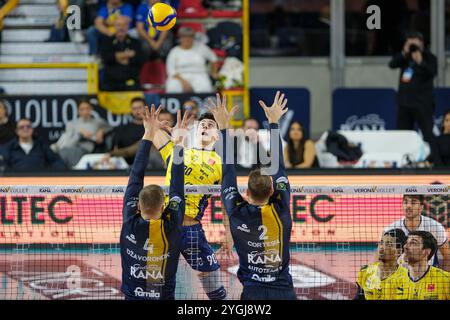 Attaque de Tommaso Rinaldi de Valsa Group Modena lors du match entre Rana Verona et Valsa Group Modena, saison régulière de la SuperLega Italian V Banque D'Images