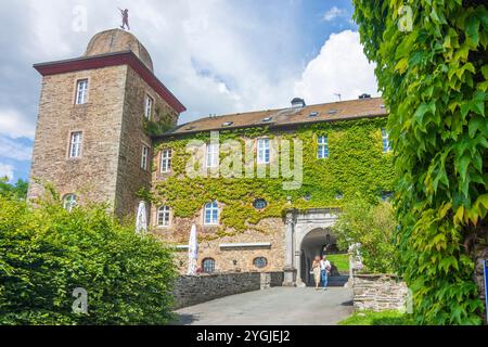 Attendorn, Château de Schnellenberg dans le Sauerland, Rhénanie du Nord-Westphalie, Allemagne Banque D'Images