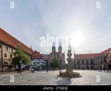 Braunschweig, Brunswick, Square Altstadtmarkt, House Gewandhaus, Church, Altstadtrathaus (ancien hôtel de ville) FLTR, fontaine Altstadtmarkt Banque D'Images