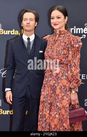 Tom Schilling mit Ehefrau Annie Mosebach BEI der 76. Bambi-Verleihung 2024 in den Bavaria Filmstudios. München, 07.11.2024 *** Tom Schilling avec sa femme Annie Mosebach aux Bambi Awards 76 2024 aux Bavaria Filmstudios Munich, 07 11 2024 Foto:xs.xSpöttelx/xFuturexImagex bambi2024 0061 Banque D'Images