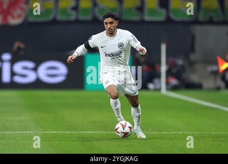 Francfort-sur-le-main, Allemagne. 07 novembre 2024. 07.11.2024, Fussball UEFA Europa League, Eintracht Frankfurt - SK Slavia Prag, emonline, emspor, v.l., Omar Marmoush (Eintracht Frankfurt) LES RÈGLEMENTS DFL/DFB INTERDISENT TOUTE UTILISATION DE PHOTOGRAPHIES COMME SÉQUENCES D'IMAGES ET/OU QUASI-VIDÉO. Crédit xdcx : dpa/Alamy Live News Banque D'Images