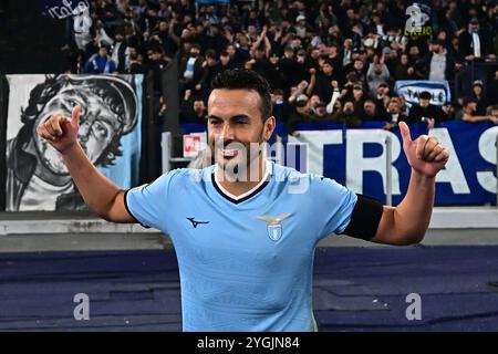 Rome, Italie. 7 novembre 2024. Pedro de la SS Lazio célèbre la victoire à l'issue du match de phase de groupes de l'UEFA Europa League 2024/25 entre la SS Lazio et le FC Porto au Stadio Olimpico le 7 novembre 2024 à Rome, Italie - crédit : Nicola Ianuale/Alamy Live News Banque D'Images