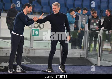Stadio Olimpico, Rome, Italie. 7 novembre 2024. UEFA Europa League Football ; Lazio versus Porto ; Vitor Bruno, entraîneur-chef du FC Porto, accueille Marco Baroni, entraîneur-chef du SS Lazio Credit : action plus Sports/Alamy Live News Banque D'Images