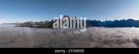USHBA, panorama de montagne près d'Ushguli, Mestia dans le Caucase, Géorgie, région de Svaneti Banque D'Images