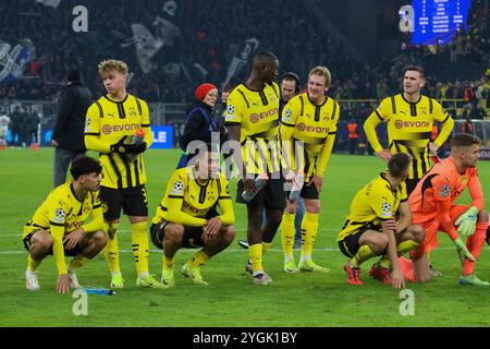 Dortmund, Deutschland. 05 novembre 2024. Dortmund, Deutschland 05. Novembre 2024 : Champions League - 2024/2025 - Borussia Dortmund v. Sturm Graz Im Bild : Die Mannschaft von Borussia Dortmund bedankt sich BEI den fans auf der Südtribüne crédit : dpa/Alamy Live News Banque D'Images