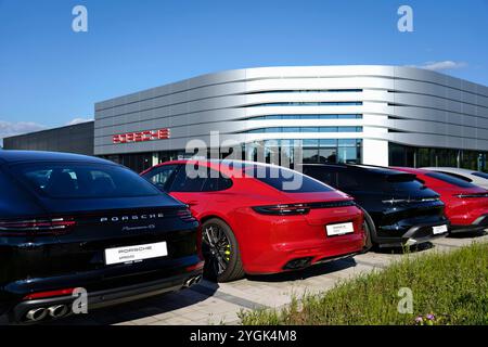 Allemagne, Bavière, Altötting, Porsche Center, bâtiment, extérieur, voiture de sport Porsche Banque D'Images