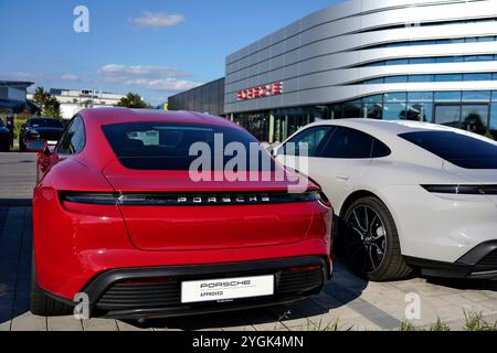 Allemagne, Bavière, Altötting, Porsche Center, bâtiment, extérieur, voiture de sport Porsche Banque D'Images