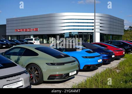 Allemagne, Bavière, Altötting, Porsche Center, bâtiment, extérieur, voiture de sport Porsche Banque D'Images