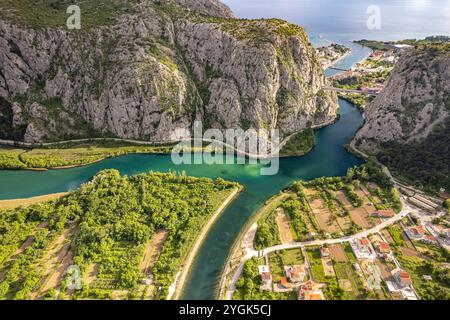 Vue de la gorge de Cetina avec la rivière Cetina près d'omis, Croatie, Europe Banque D'Images