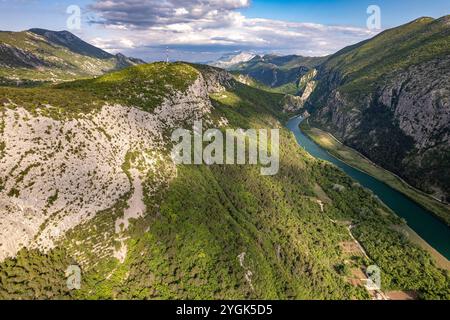 Vue de la gorge de Cetina avec la rivière Cetina près d'omis, Croatie, Europe Banque D'Images