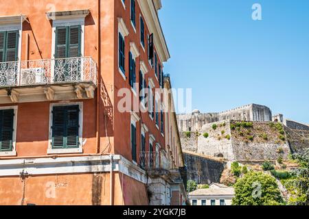 Corfou Grèce,vieille ville Kerkyra Palaio poli,Nouvelle forteresse vénitienne Neo Frourio Fortezza Nuova,extérieur immeuble résidentiel extérieur,grec Europ Banque D'Images