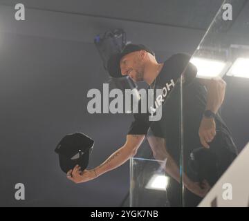 Antonio Cairoli, alias Tony, rencontre les fans et signe des autographes à l’EICMA, la 81e édition du salon de la moto. Banque D'Images