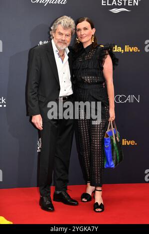 Reinhold Messner mit Ehefrau Diane Messner BEI der 76. Bambi-Verleihung 2024 in den Bavaria Filmstudios. München, 07.11.2024 Banque D'Images