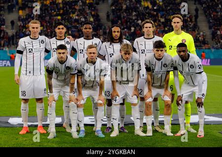 Bucarest, Roumanie. 7 novembre 2024. Les joueurs de Midtjylland s'alignent avant un match de l'UEFA Europa League entre la FCSB et Midtjylland à Bucarest, Roumanie, le 7 novembre 2024. Crédit : Cristian Cristel/Xinhua/Alamy Live News Banque D'Images