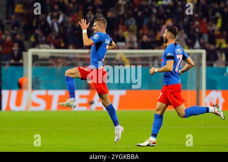 Bucarest, Roumanie. 7 novembre 2024. Florin Tanase (l) de la FCSB célèbre le but lors d'un match de l'UEFA Europa League entre la FCSB et Midtjylland à Bucarest, Roumanie, le 7 novembre 2024. Crédit : Cristian Cristel/Xinhua/Alamy Live News Banque D'Images