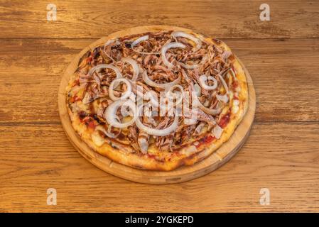 Pizza mexicaine : avec des ingrédients tels que le bœuf râpé, le jalapeños, les oignons et la coriandre Banque D'Images