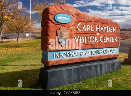 Barrage historique de Glen Canyon Carl Hayden Visitor Centre entrée table panneau vue latérale, page Arizona, célèbre attraction touristique du sud-ouest des États-Unis Banque D'Images