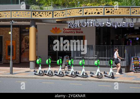 Brisbane, Queensland. 5 octobre 2024. E-scooters à louer à côté de Post Office Square à Brisbane. Crédit : Richard Milnes/Alamy Banque D'Images