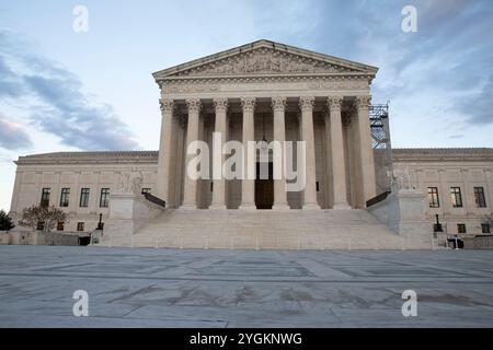Un avis de la Cour suprême des États-Unis dans l'après-midi du 7 novembre 2024, à Washington, DC. La Cour suprême des États-Unis (SCOTUS) est la plus haute juridiction de la magistrature fédérale des États-Unis. Banque D'Images