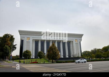 TACHKENT, OUZBÉKISTAN - 16 SEPTEMBRE 2024 : le Palais des forums internationaux, situé sur la place Amir Timur au cœur de Tachkent, Ouzbékistan, Banque D'Images