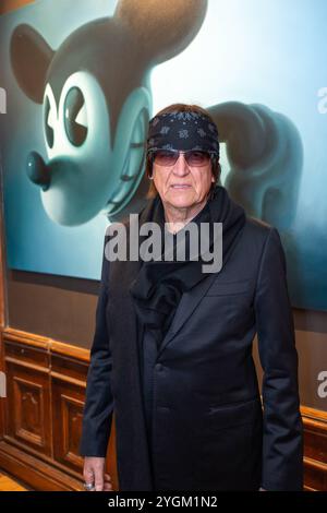 Soirée de charité avec vente aux enchères en faveur de Volkshilfe à l'occasion du 75e anniversaire de Michael Häupt Président de Volkshilfe au Palais Szechenyi Rahimi à Vienne, le 7 novembre 2024. Gottfried HELNWEIN (Portrait) - 20241107 PD15717 crédit : APA-PictureDesk/Alamy Live News Banque D'Images