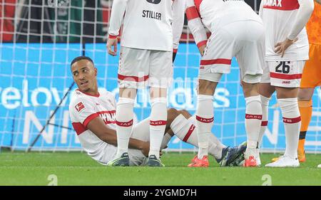 Leverkusen, Deutschland. 01 novembre 2024. firo : 01.11.2024, football, football, 1.Bundesliga, 1.Liga, saison 2024/2025, Bayer 04 Leverkusen - VfB Stuttgart Jamie Leweling, Stuttgart, Injury Credit : dpa/Alamy Live News Banque D'Images